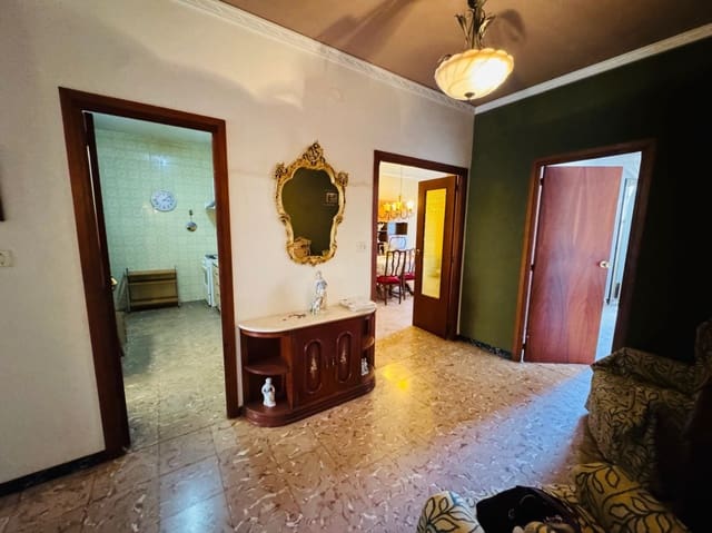 5 bedroom Townhouse for sale in Orba with pool - € 210,000 (Ref: 9720974)