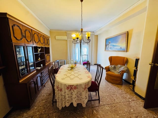 5 bedroom Townhouse for sale in Orba with pool - € 210,000 (Ref: 9720974)