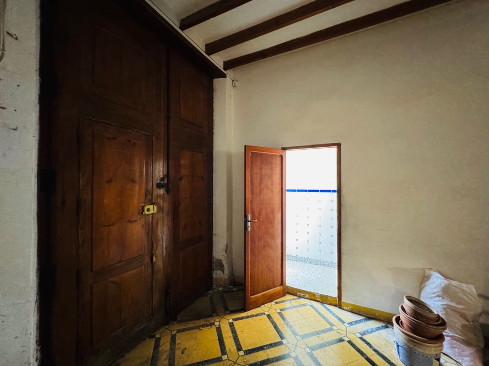 5 bedroom Townhouse for sale in Orba with pool - € 210,000 (Ref: 9720974)