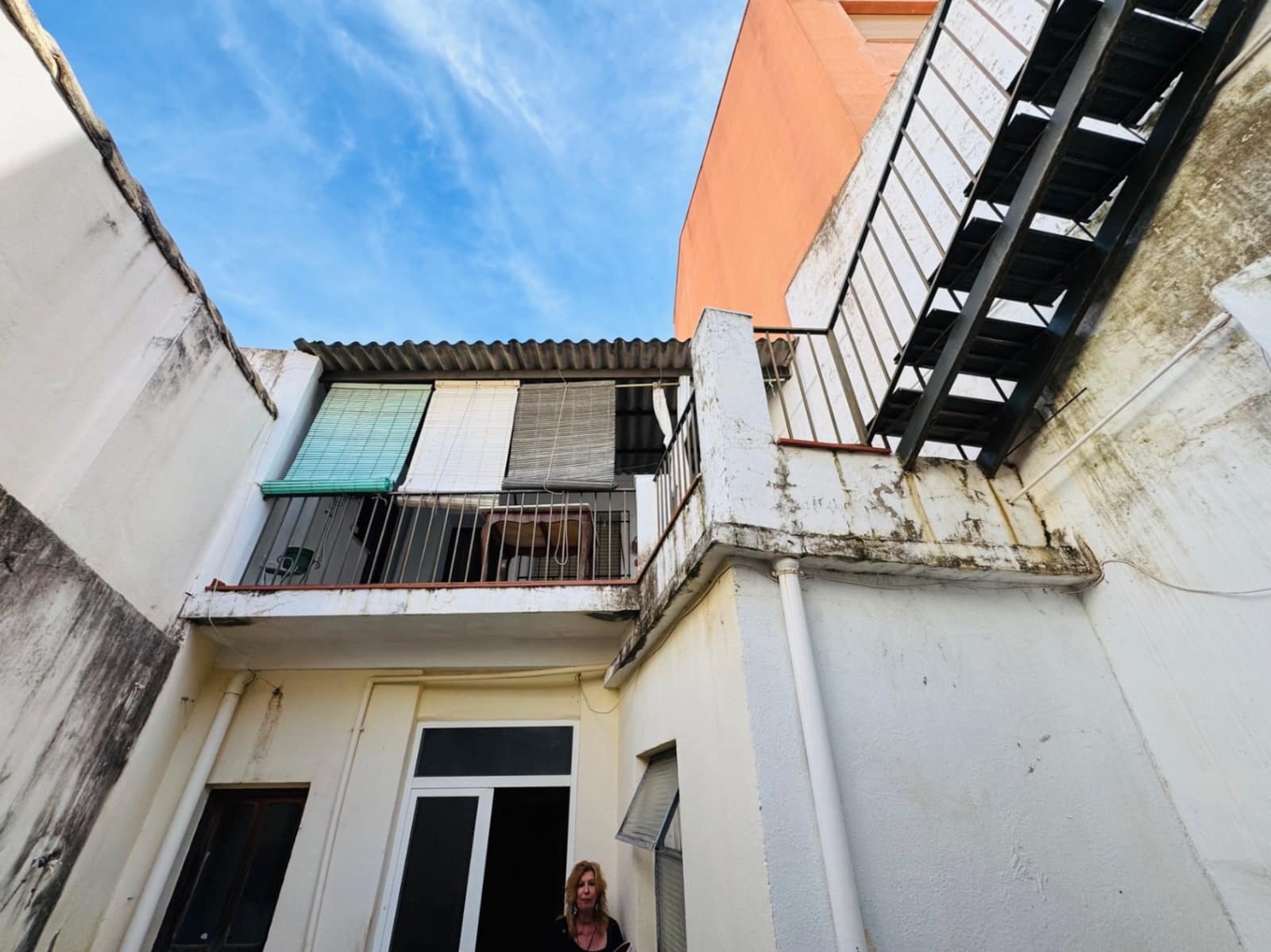 5 bedroom Townhouse for sale in Orba with pool - € 210,000 (Ref: 9720974)