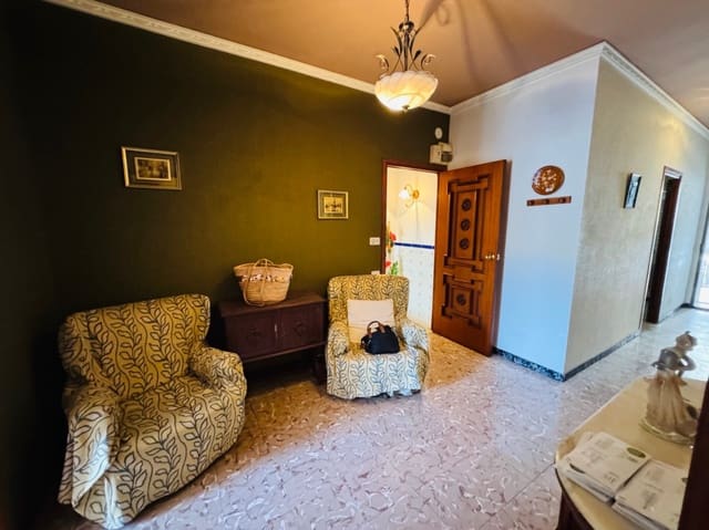 5 bedroom Townhouse for sale in Orba with pool - € 210,000 (Ref: 9720974)