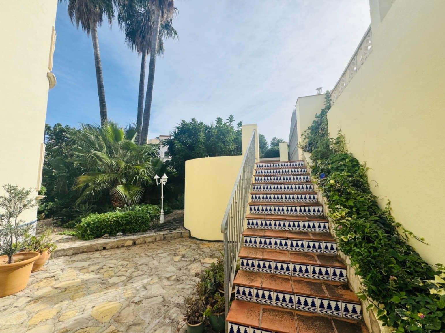 3 bedroom Villa for sale in Denia with pool garage - € 725,000 (Ref: 9734055)