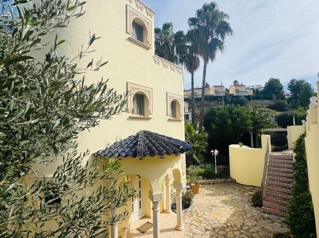 3 soveværelse Villa til salg i Dénia med swimmingpool garage - € 725.000 (Ref: 9734055)