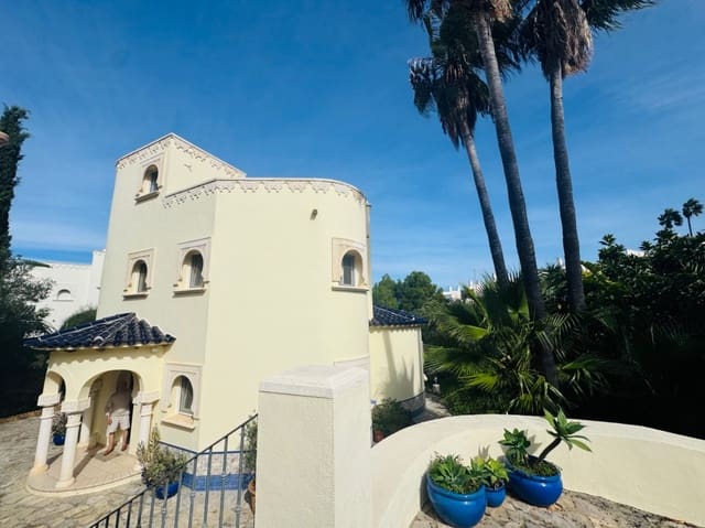 3 soveværelse Villa til salg i Dénia med swimmingpool garage - € 725.000 (Ref: 9734055)