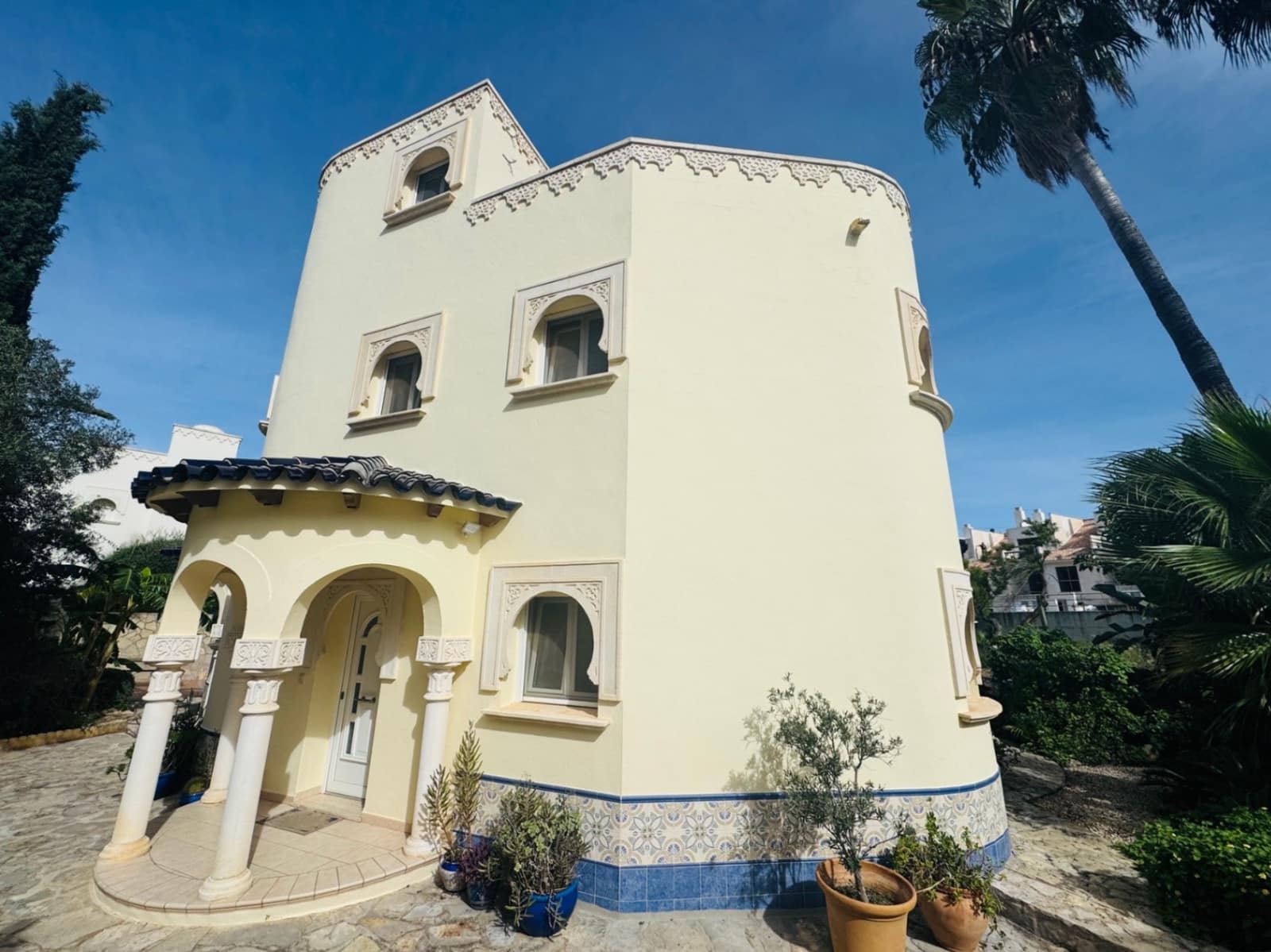 3 bedroom Villa for sale in Denia with pool garage - € 725,000 (Ref: 9734055)