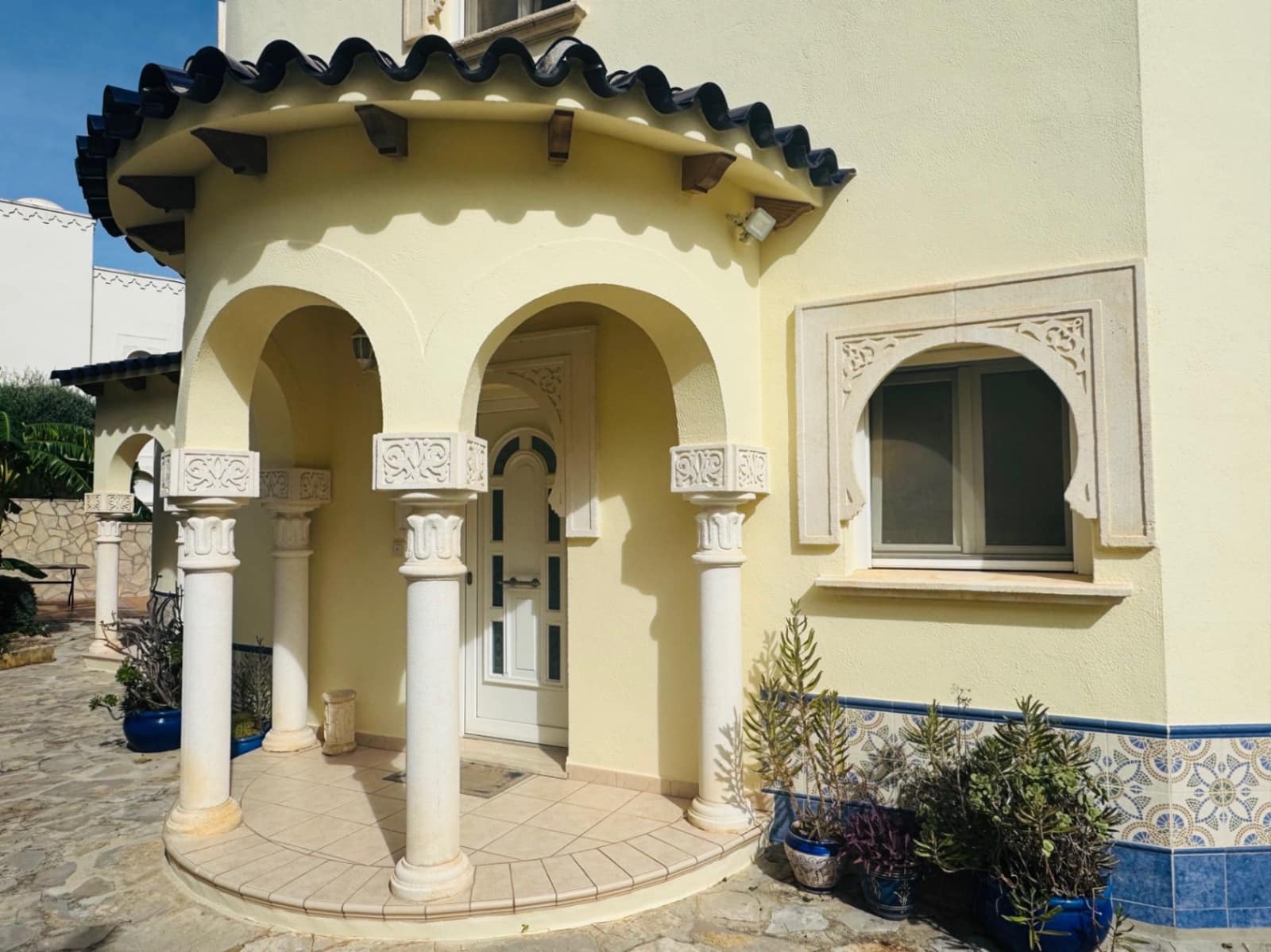 3 bedroom Villa for sale in Denia with pool garage - € 725,000 (Ref: 9734055)