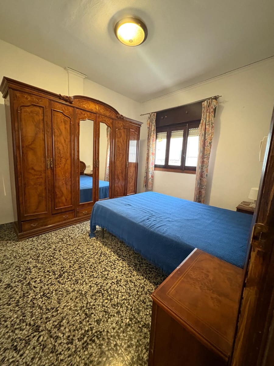 3 slaapkamer Appartement te koop in Denia met zwembad - € 160.000 (Ref: 9734059)