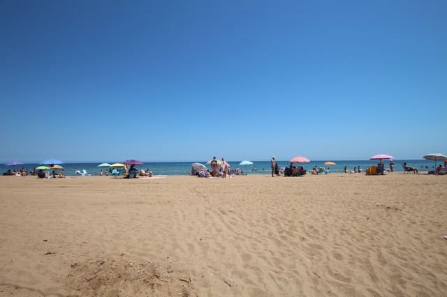 2 soveværelse Lejlighed til salg i Dénia med garage - € 179.500 (Ref: 9789985)