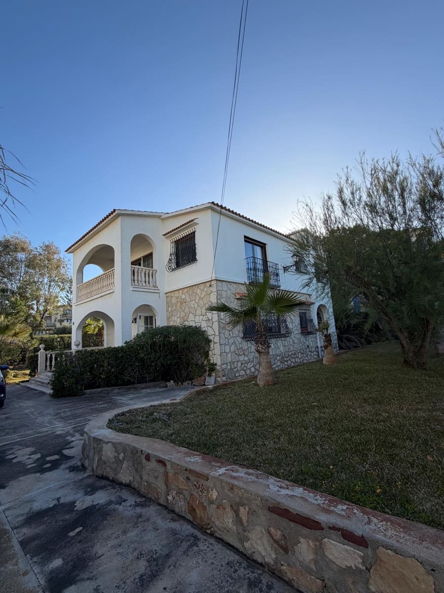 4 bedroom Villa for sale in Denia with garage - € 1,400,000 (Ref: 9816274)