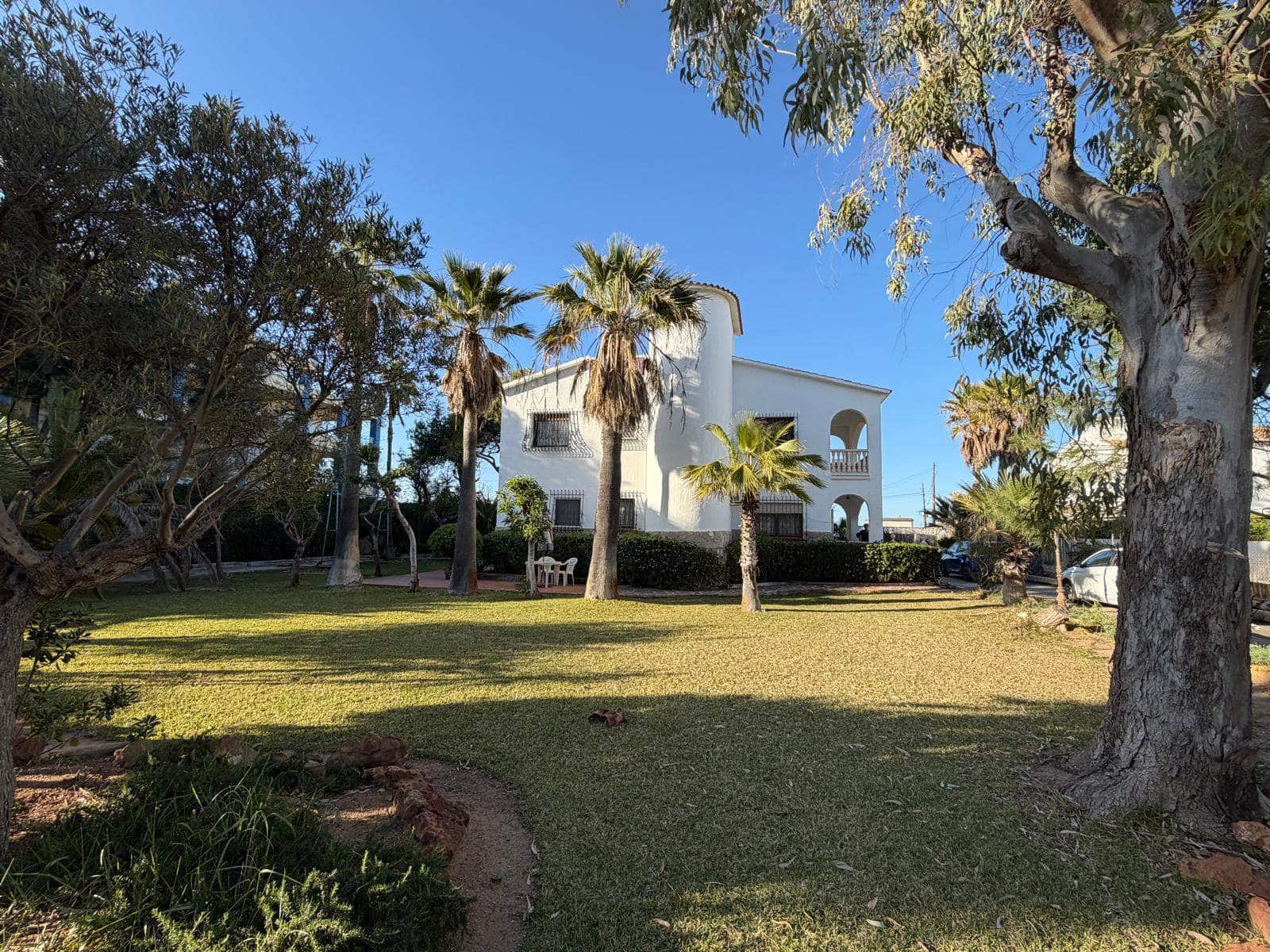 4 bedroom Villa for sale in Denia with garage - € 1,400,000 (Ref: 9816274)