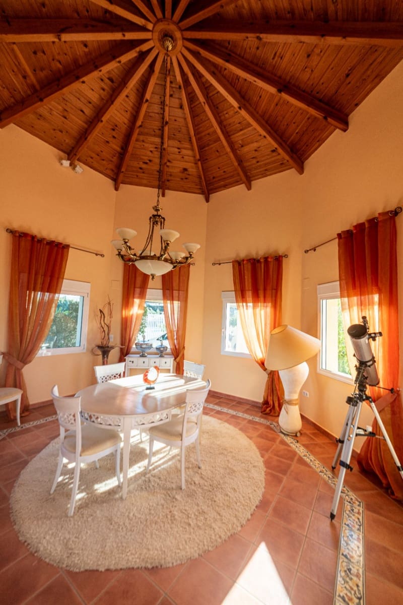 5 bedroom Villa for sale in Denia with pool garage - € 1,375,000 (Ref: 9816771)