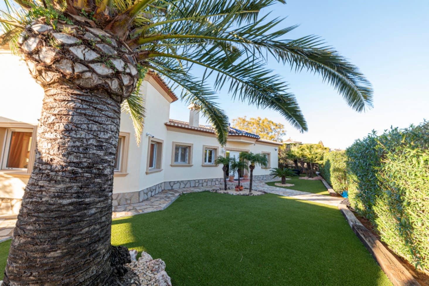 5 bedroom Villa for sale in Denia with pool garage - € 1,375,000 (Ref: 9816771)