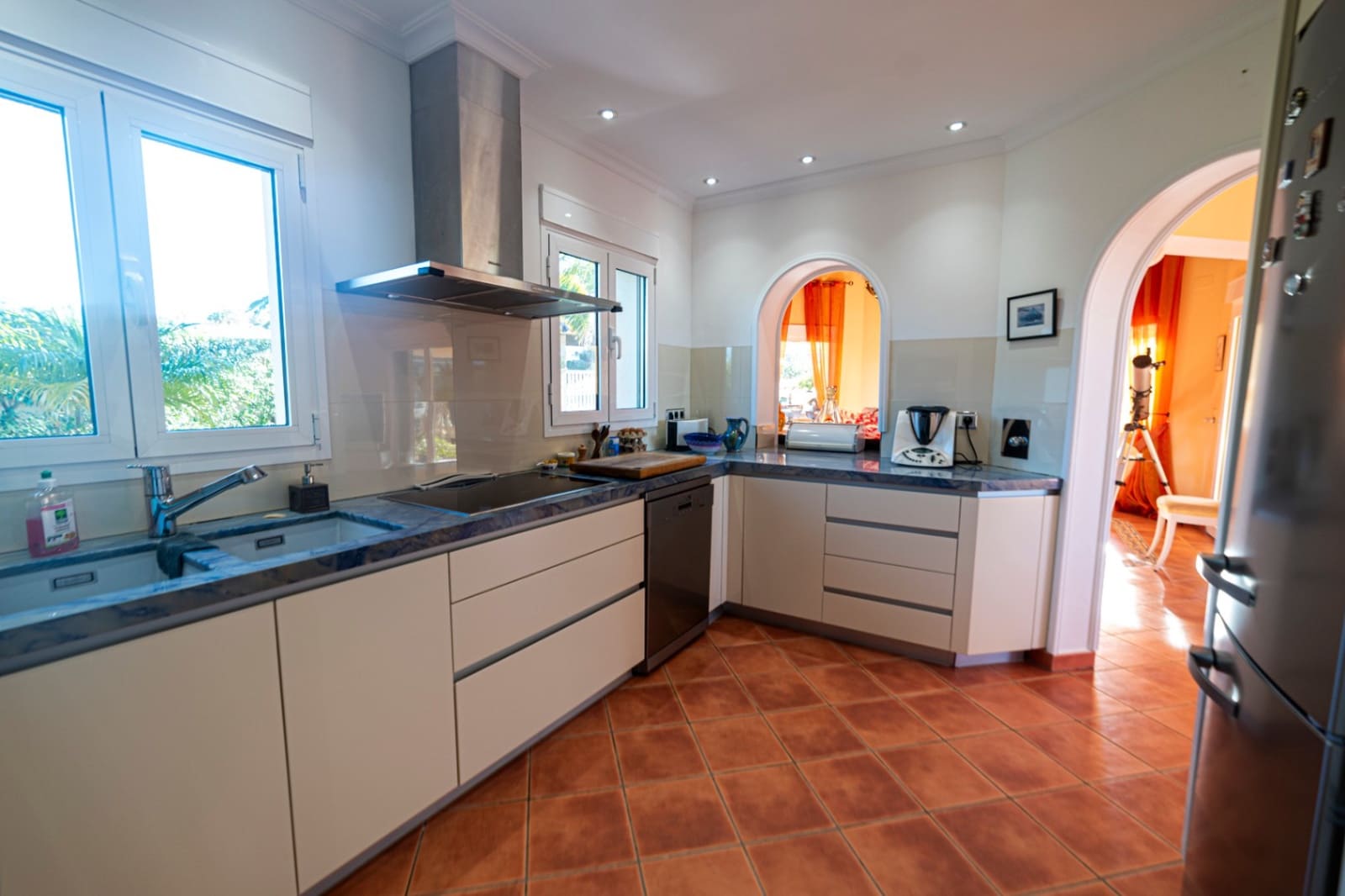5 bedroom Villa for sale in Denia with pool garage - € 1,375,000 (Ref: 9816771)