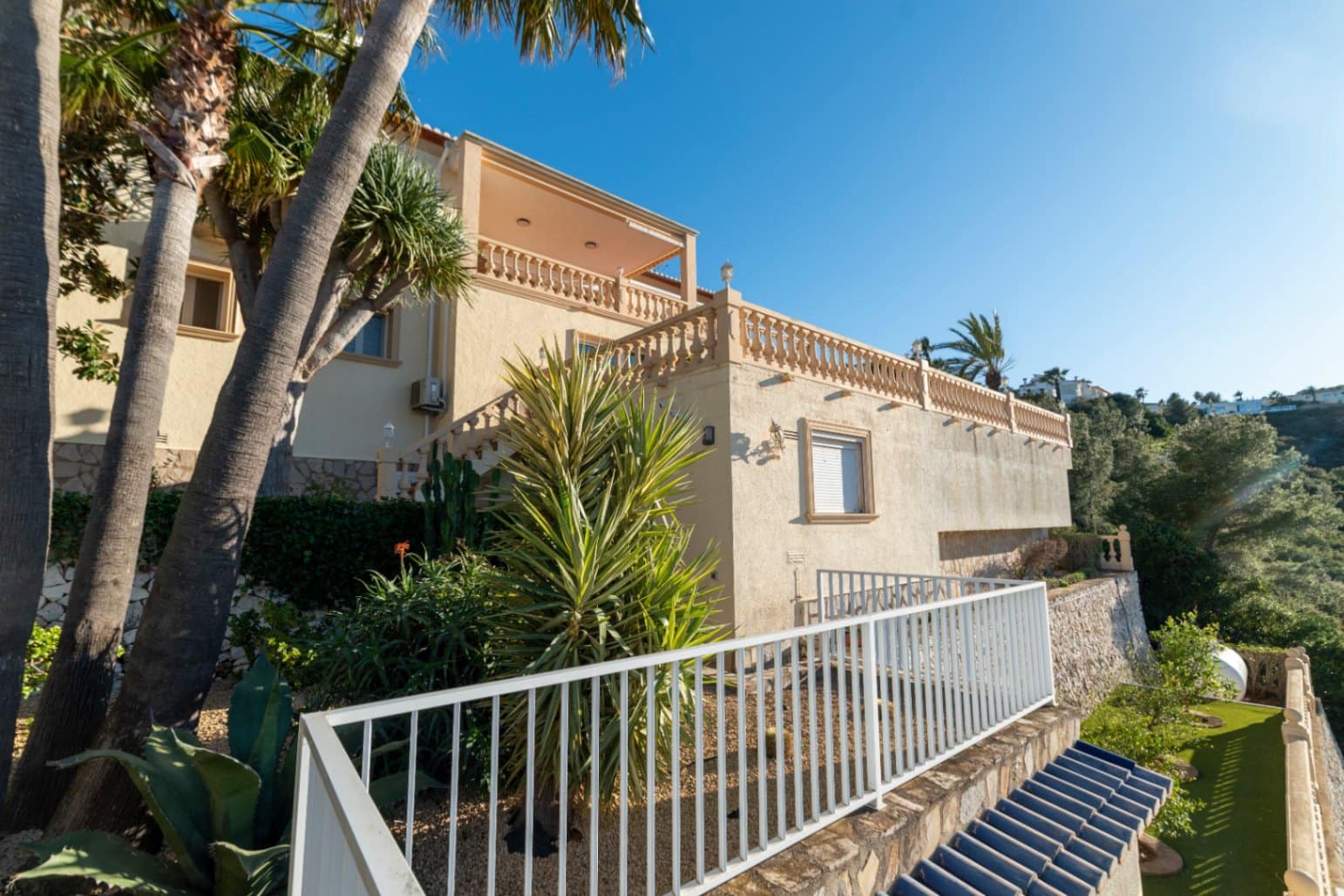 5 bedroom Villa for sale in Denia with pool garage - € 1,375,000 (Ref: 9816771)