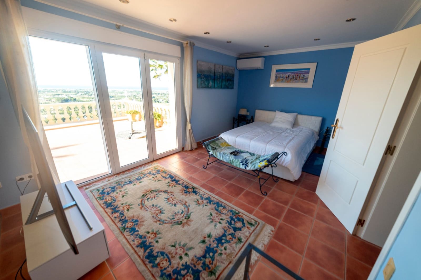 5 bedroom Villa for sale in Denia with pool garage - € 1,375,000 (Ref: 9816771)