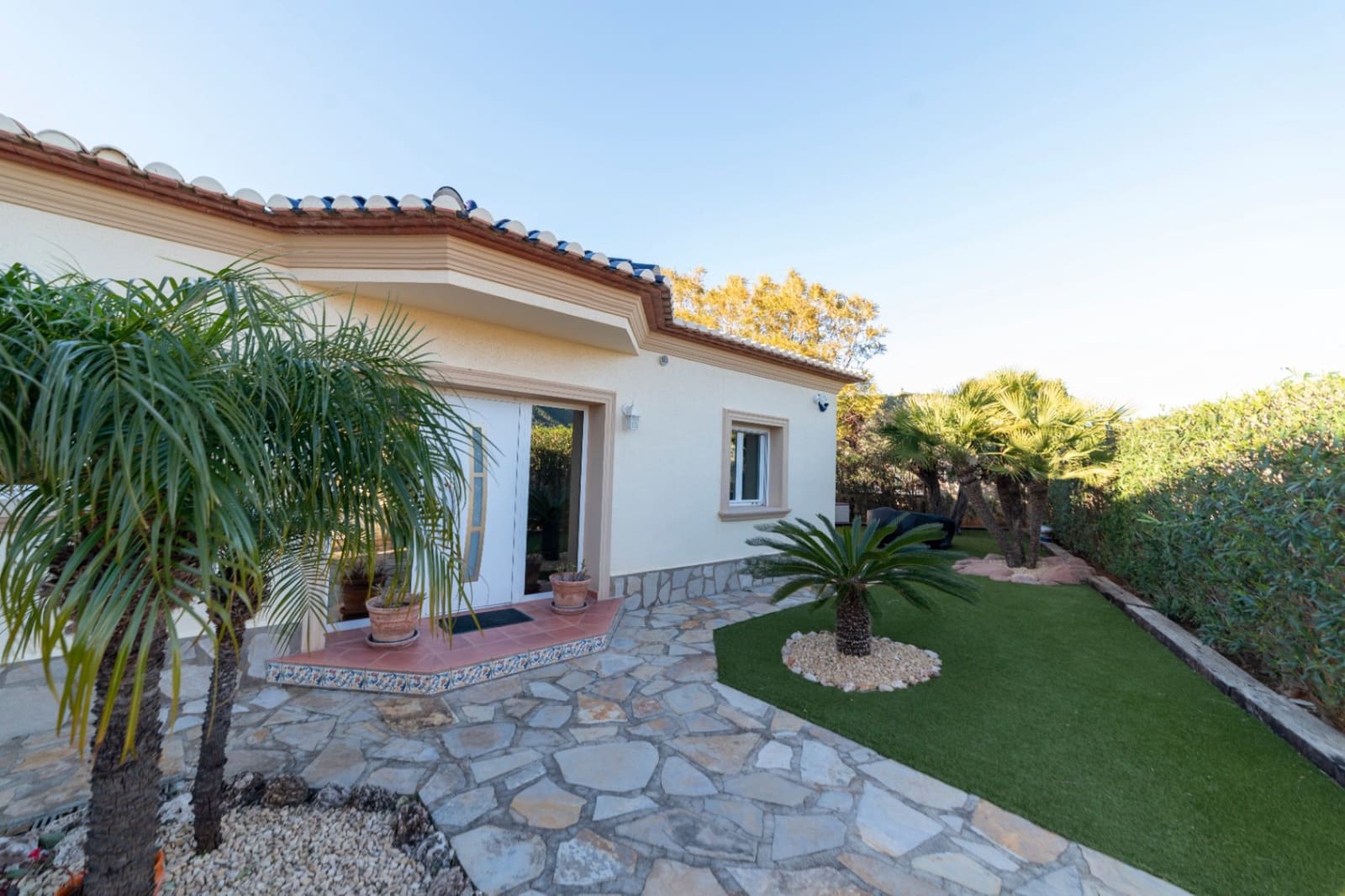 5 bedroom Villa for sale in Denia with pool garage - € 1,375,000 (Ref: 9816771)