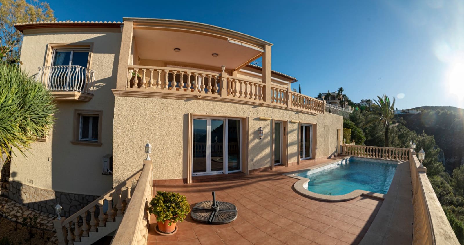 5 bedroom Villa for sale in Denia with pool garage - € 1,375,000 (Ref: 9816771)