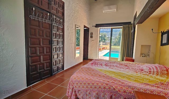 Chalet de 6 habitaciones en Dénia en venta con piscina garaje - 725.000 € (Ref: 9821833)