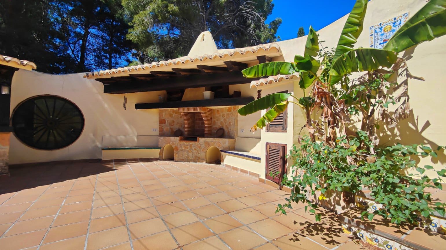 6 bedroom Villa for sale in Denia with pool garage - € 725,000 (Ref: 9821833)