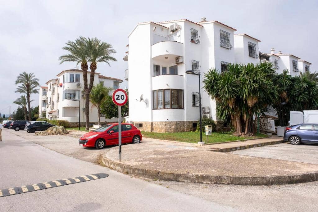 1 bedroom Beach Apartment for sale in Denia with pool garage - € 156,000 (Ref: 9821834)