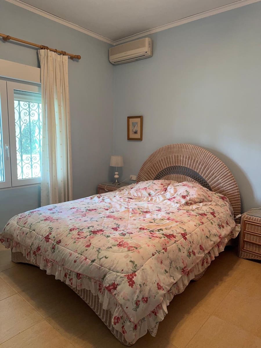 5 bedroom Villa for sale in Denia with pool garage - € 1,580,000 (Ref: 9828137)