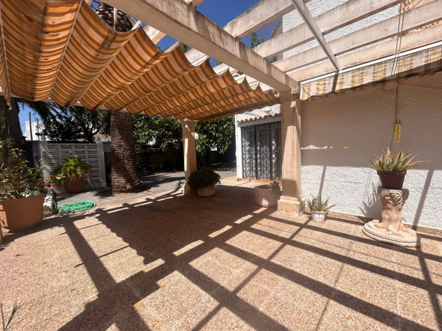 5 bedroom Villa for sale in Denia with pool garage - € 1,580,000 (Ref: 9828137)