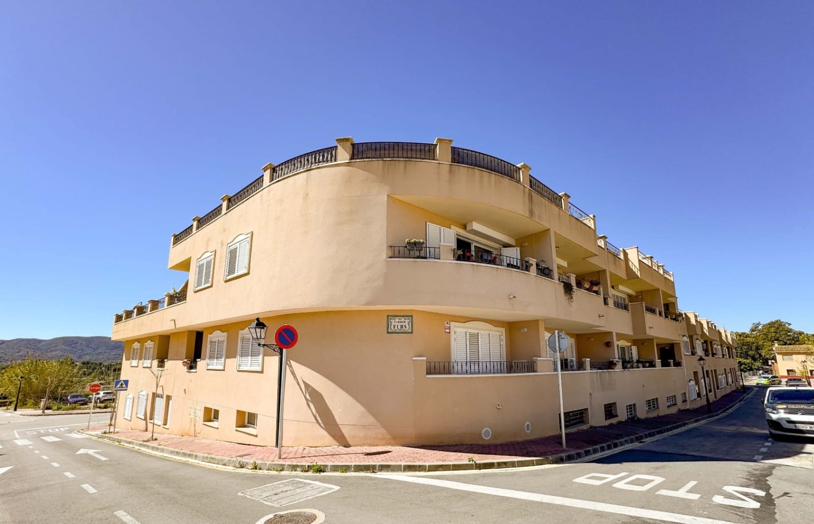4 bedroom Penthouse for sale in Denia with garage - € 372,000 (Ref: 9861379)