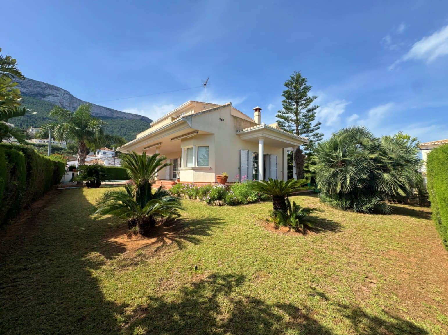 3 bedroom Villa for sale in Denia with pool garage - € 610,000 (Ref: 9867363)
