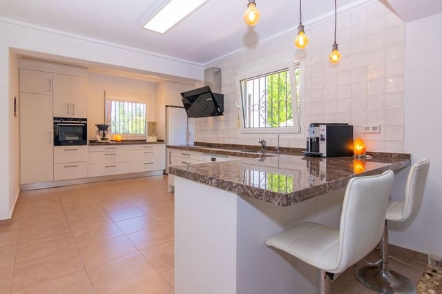 3 bedroom Villa for sale in Dénia with garage - € 450,000 (Ref: 9877700)