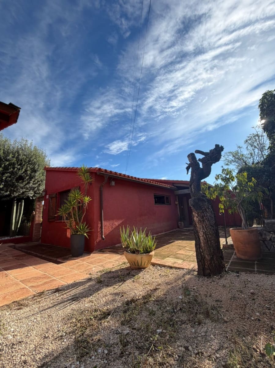 4 soveværelse Villa til salg i Orba med swimmingpool garage - € 389.900 (Ref: 9889383)