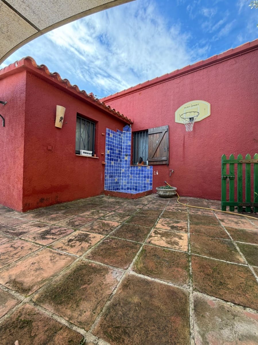 4 soveværelse Villa til salg i Orba med swimmingpool garage - € 389.900 (Ref: 9889383)