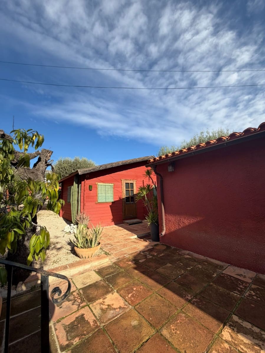 4 soveværelse Villa til salg i Orba med swimmingpool garage - € 389.900 (Ref: 9889383)
