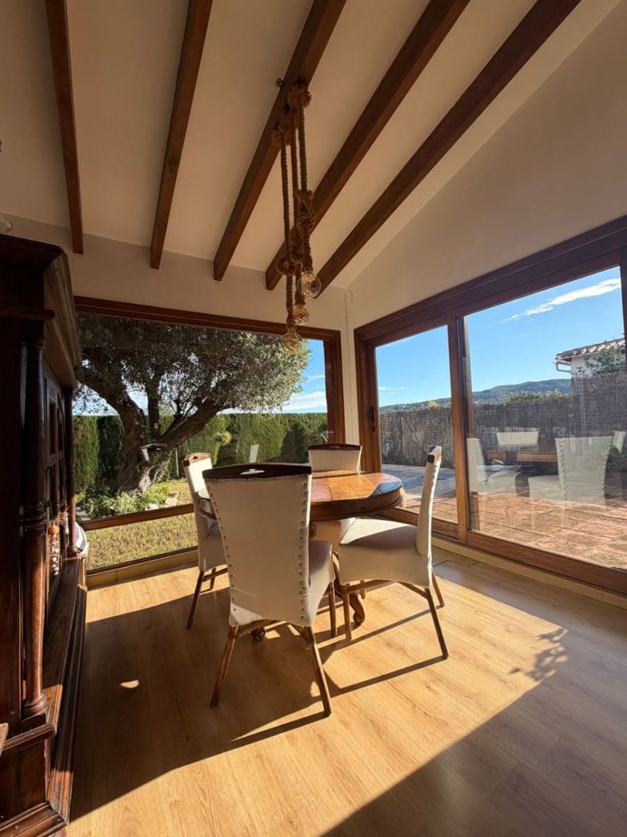 4 soveværelse Villa til salg i Orba med swimmingpool garage - € 389.900 (Ref: 9889383)