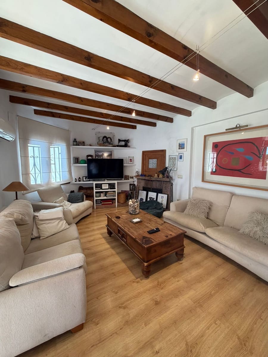 4 soveværelse Villa til salg i Orba med swimmingpool garage - € 389.900 (Ref: 9889383)