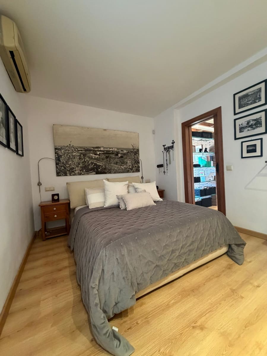 4 soveværelse Villa til salg i Orba med swimmingpool garage - € 389.900 (Ref: 9889383)