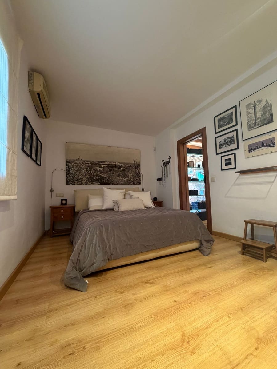4 soveværelse Villa til salg i Orba med swimmingpool garage - € 389.900 (Ref: 9889383)
