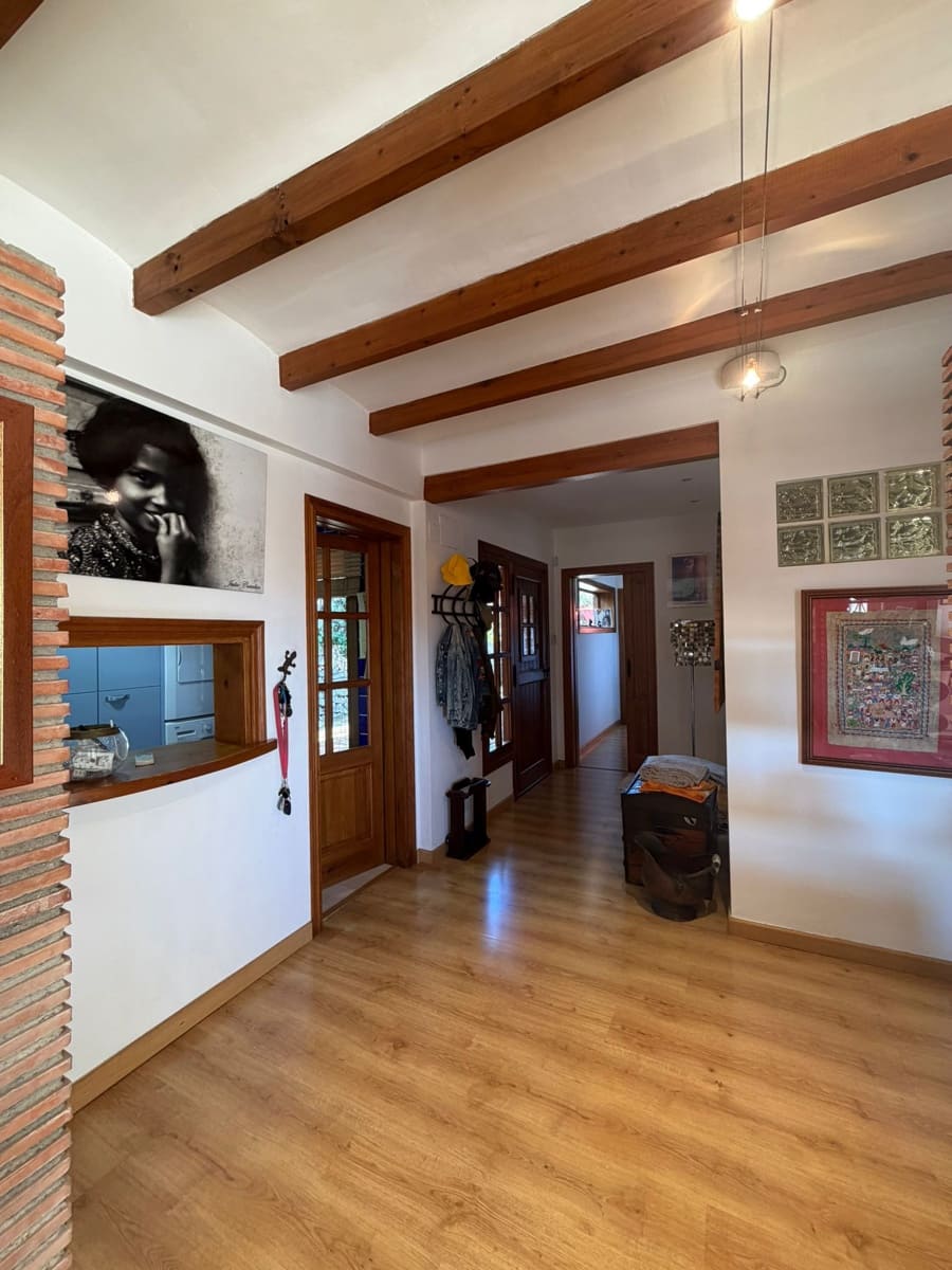 4 soveværelse Villa til salg i Orba med swimmingpool garage - € 389.900 (Ref: 9889383)