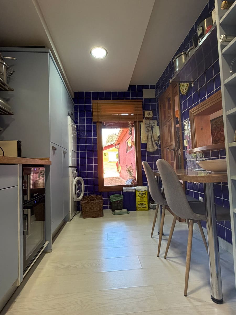 4 soveværelse Villa til salg i Orba med swimmingpool garage - € 389.900 (Ref: 9889383)