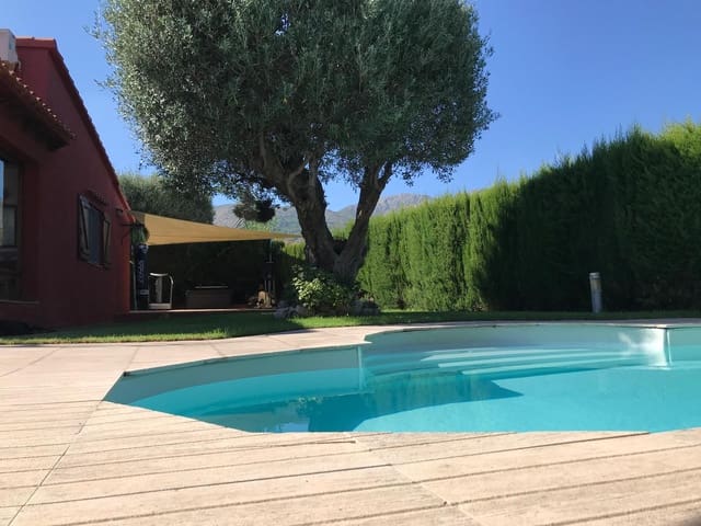 Chalet de 4 habitaciones en Orba en venta con piscina garaje - 389.900 € (Ref: 9889383)