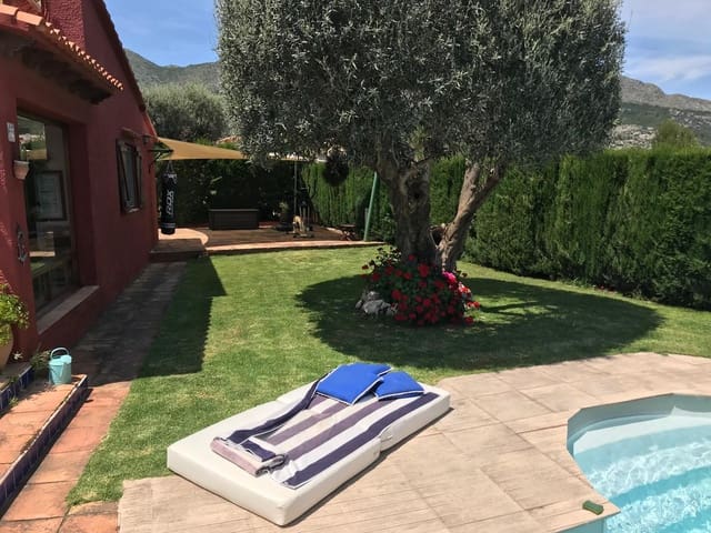 Chalet de 4 habitaciones en Orba en venta con piscina garaje - 389.900 € (Ref: 9889383)