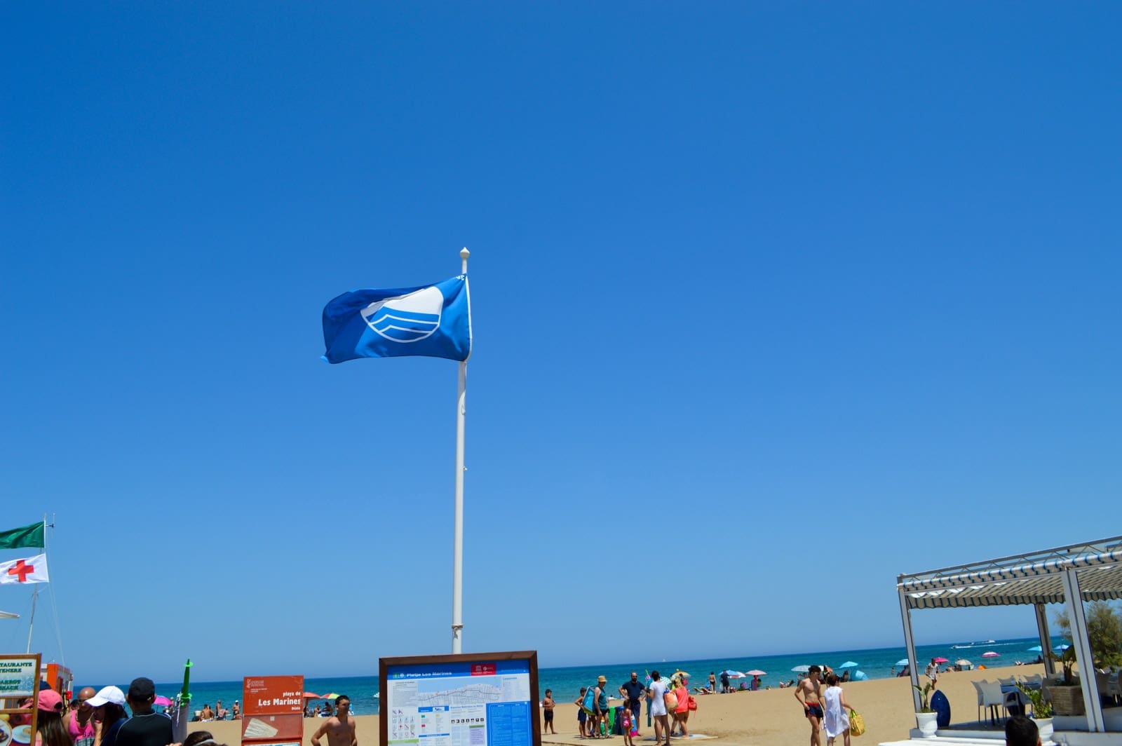 2 bedroom Beach Apartment for sale in Denia with pool garage - € 179,500 (Ref: 9928179)