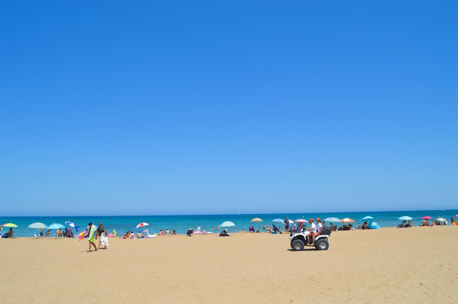 2 bedroom Beach Apartment for sale in Denia with pool garage - € 179,500 (Ref: 9928179)