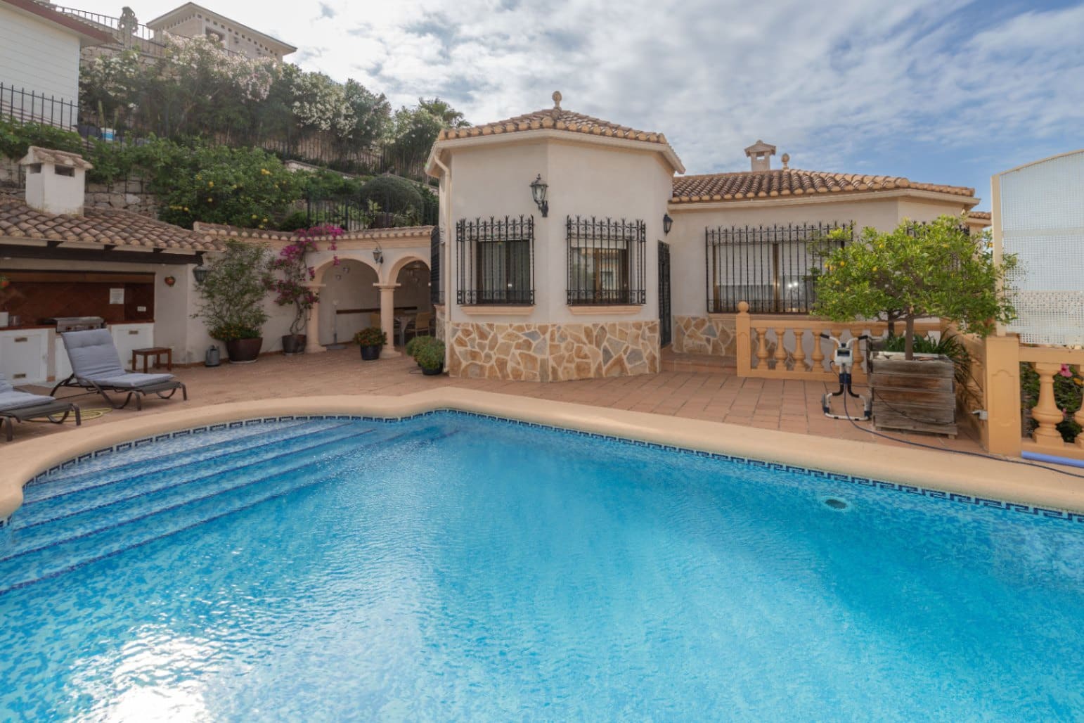 4 soverom Villa til salgs i Denia med svømmebasseng garasje - € 870 000 (Ref: 9984383)