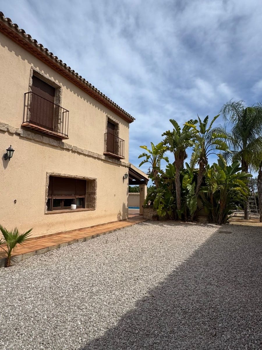 4 soverom Villa til salgs i Pedreguer med svømmebasseng - € 975 000 (Ref: 9984386)
