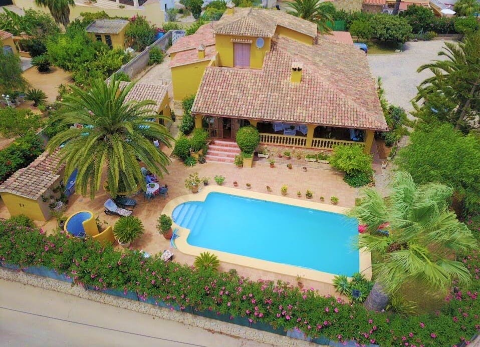 4 bedroom Villa for sale in Ondara with pool - € 850,000 (Ref: 9989482)
