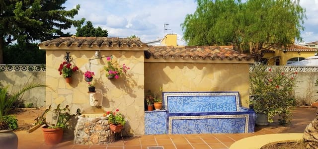 4 bedroom Villa for sale in Ondara with pool - € 850,000 (Ref: 9989482)