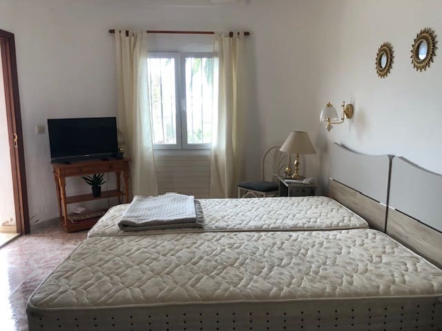 4 soveværelse Villa til salg i Denia med swimmingpool garage - € 565.000 (Ref: 9996224)