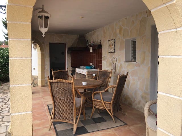 4 soveværelse Villa til salg i Denia med swimmingpool garage - € 565.000 (Ref: 9996224)