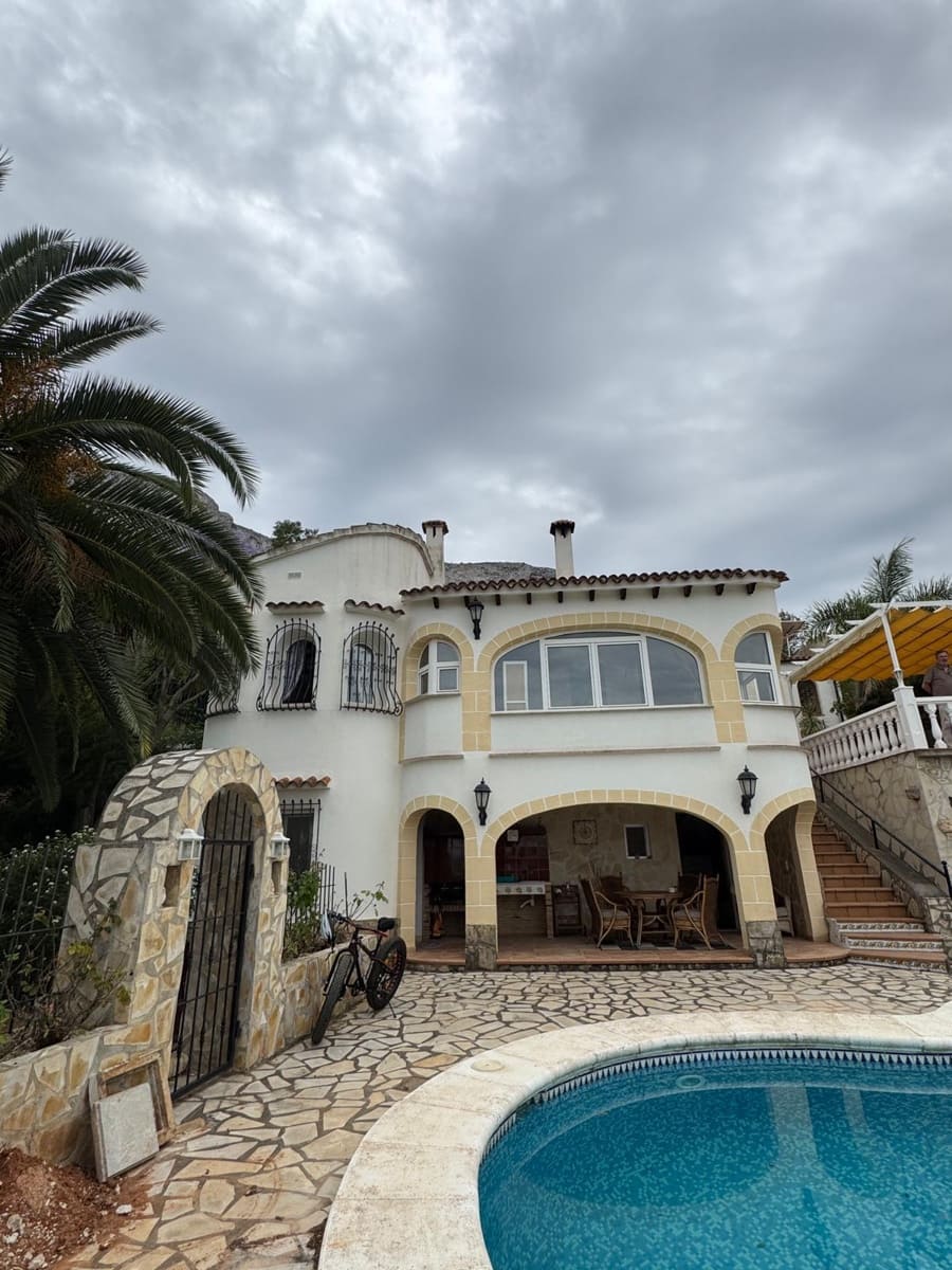 4 soveværelse Villa til salg i Denia med swimmingpool garage - € 565.000 (Ref: 9996224)