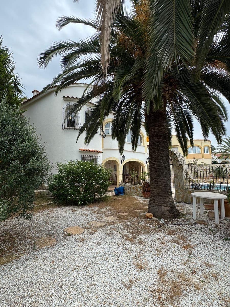 4 soveværelse Villa til salg i Denia med swimmingpool garage - € 565.000 (Ref: 9996224)